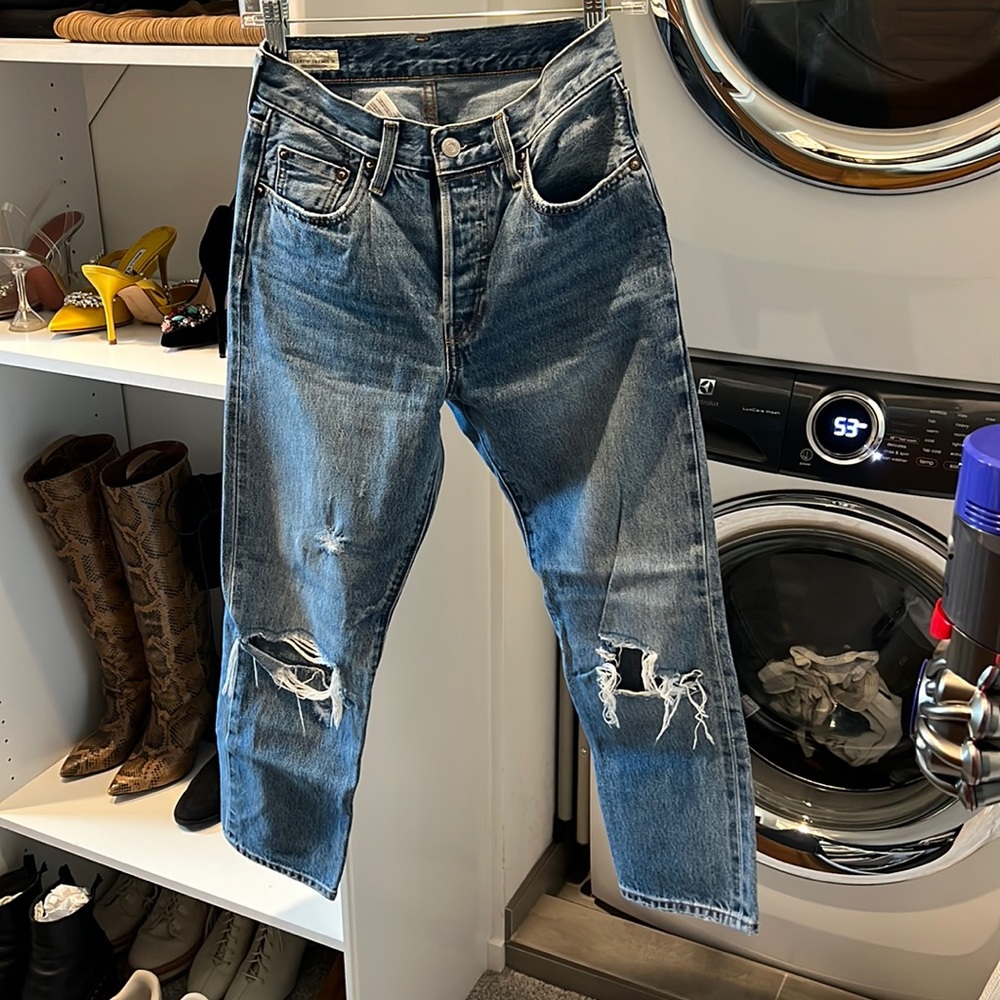 Levi’s Dark Wash 501